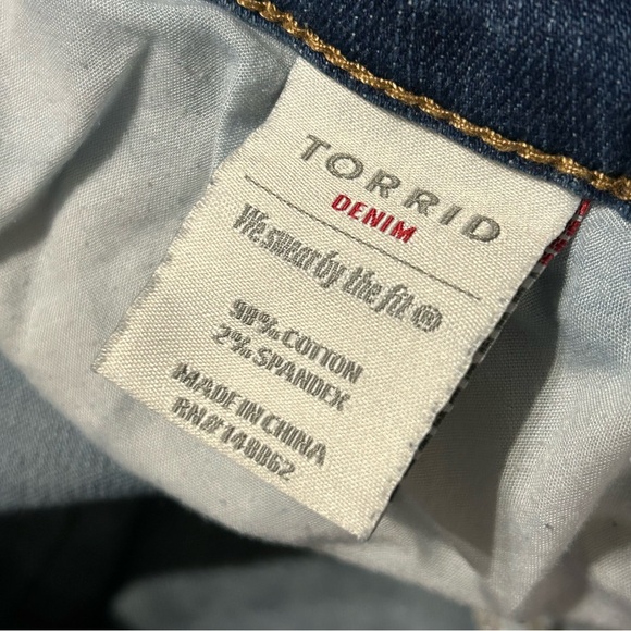 Torrid First At Fit Straight Leg Cropped Denim Jeans - 26 - Picture 6 of 10